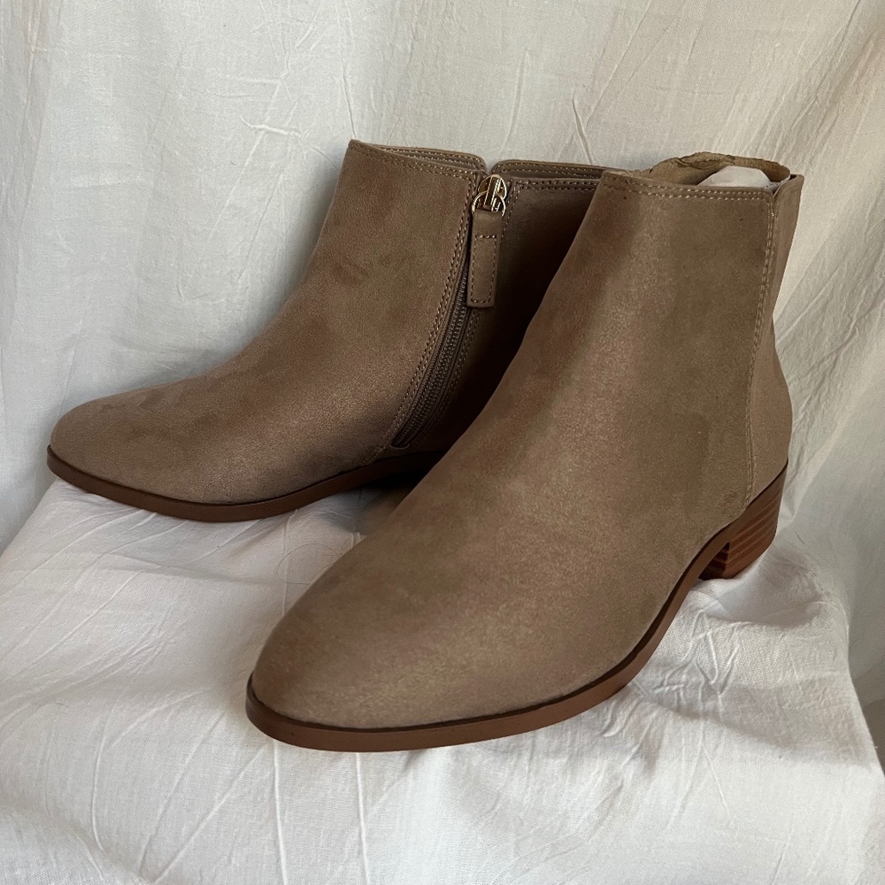 BRAND NEW In Box Size 6.5M J.Crew Grey Flat Ankle Boots Sueded Side Zip BT276